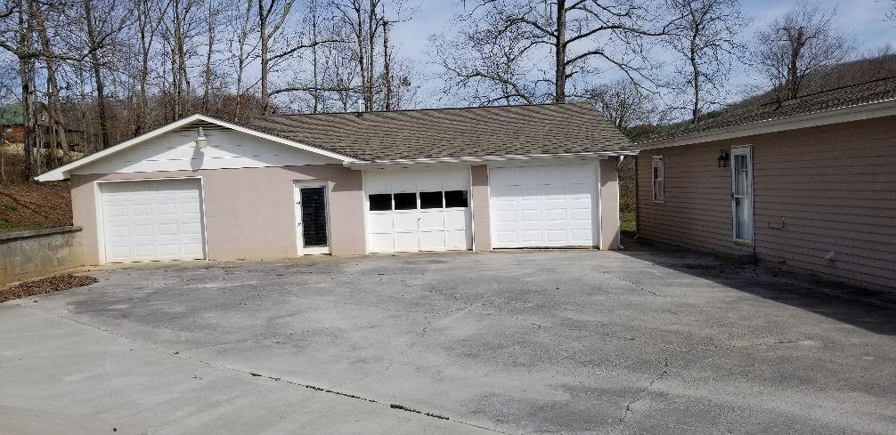 217 Mehaffey Road Powell, TN 37849 - Photo 6 of 14 Spacious 3 car Detatched Garage
