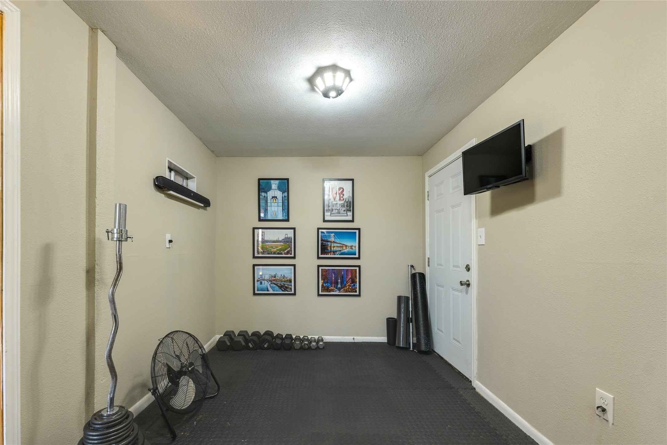 330 Southwind Road Point Venture, TX 78645 - Photo 26 of 37 Currently configured as a workout room, it could also be a man-cave, she-shed or home office (boring)!