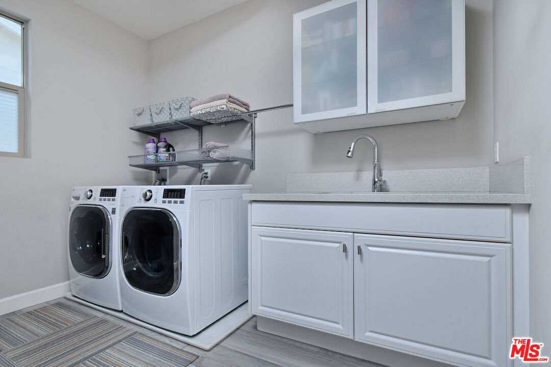 14608 McCormick Street Sherman Oaks, CA 91411 - Photo 17 of 29 a utility room with dryer and washer