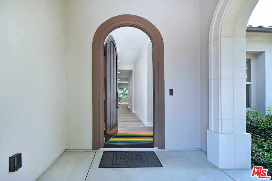 14608 McCormick Street Sherman Oaks, CA 91411 - Photo 2 of 29 a view of entryway