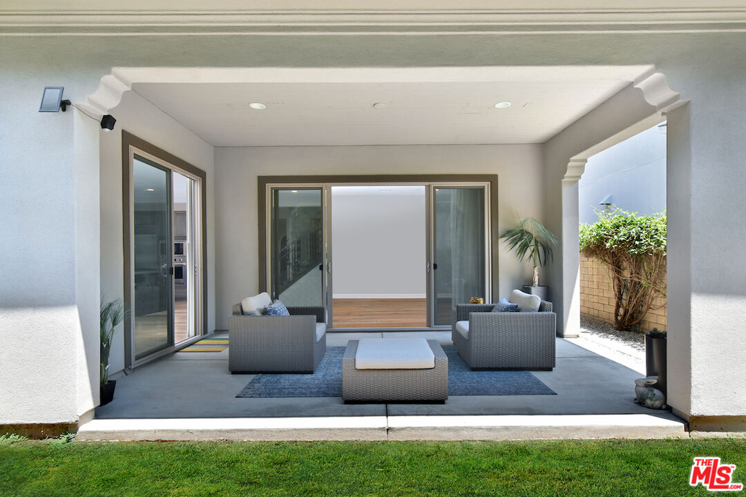 14608 McCormick Street Sherman Oaks, CA 91411 - Photo 24 of 29 a living room with furniture and a potted plant