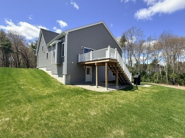 6 Chickadee Way, Unit 23 Upton, MA 01568 - Photo 5 of 41 a view of a house with a yard