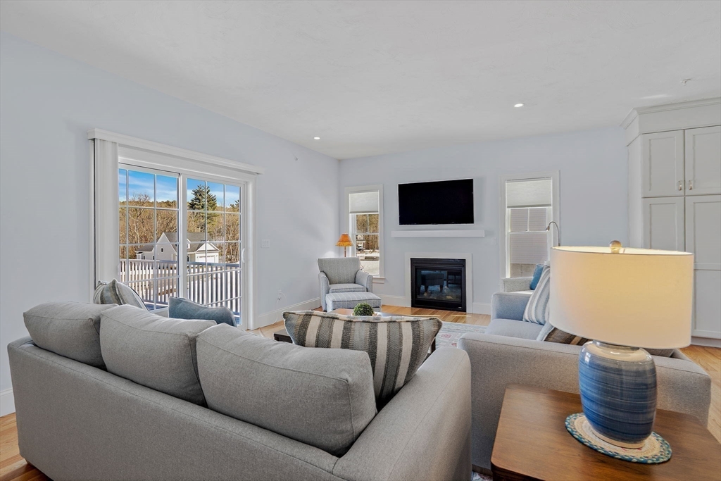 6 Chickadee Way, Unit 23 Upton, MA 01568 - Photo 6 of 40