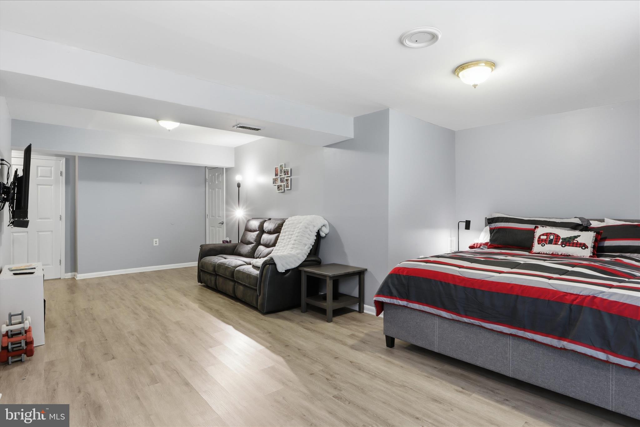 71 Kinsman View Circle Silver Spring, MD 20901 - Photo 13 of 42 a bedroom with bed and window