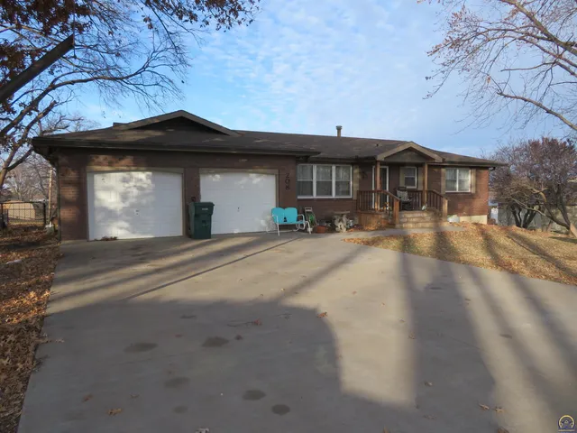 $350,000 | 208 Sunflower, Ozawkie, KS 66070