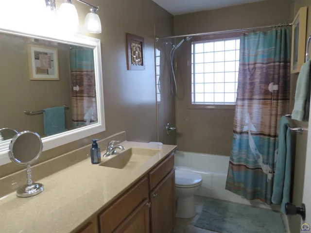 $350,000 | 208 Sunflower, Ozawkie, KS 66070