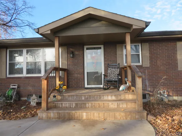 $350,000 | 208 Sunflower, Ozawkie, KS 66070