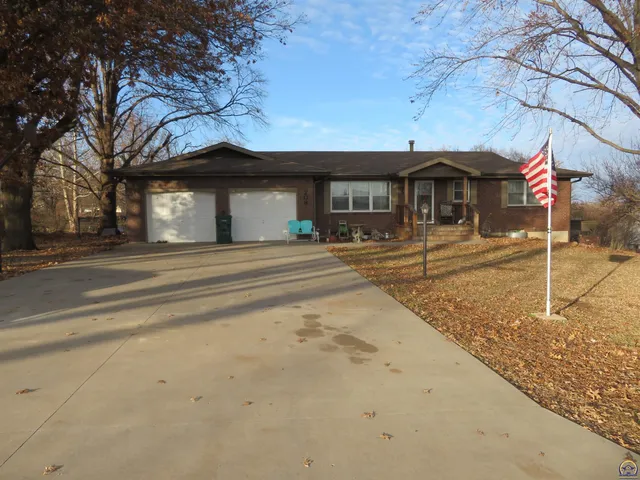 $350,000 | 208 Sunflower, Ozawkie, KS 66070