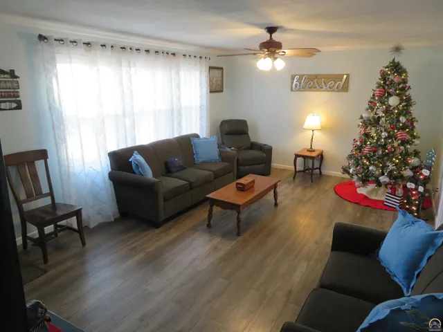 $350,000 | 208 Sunflower, Ozawkie, KS 66070