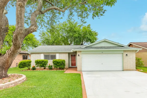 $225,000 | 47 Wagon Ln Loop, Angleton, TX 77515