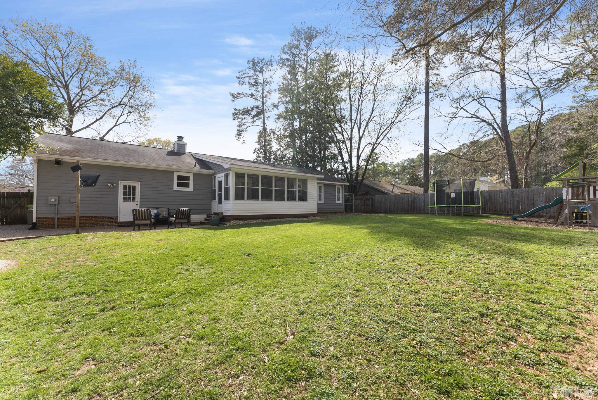 5413 Old Towne Road Raleigh, NC 27612 - Photo 5 of 34