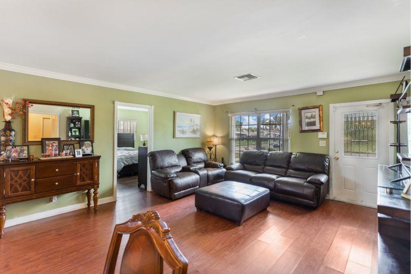 1503 High Ridge Road Lake Worth, FL 33461 - Photo 4 of 23 Livingroom 2