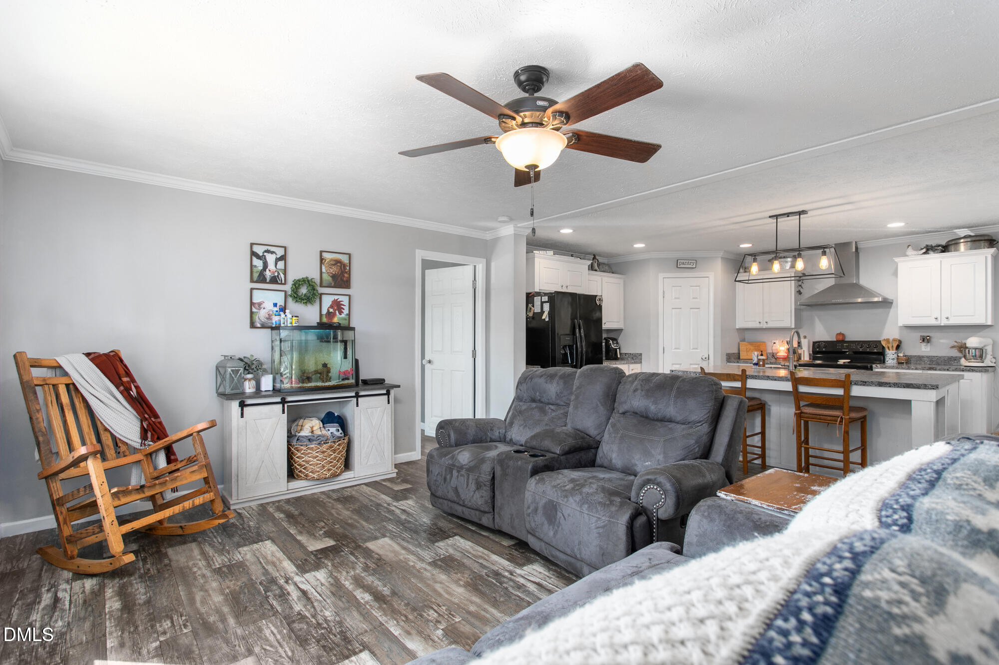 578 Brintle Road Reidsville, NC 27320 - Photo 5 of 37 a living room with furniture and kitchen view