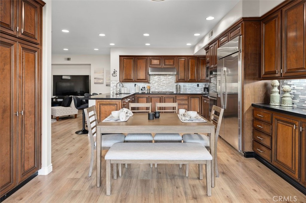 6 Beaconsfield Rancho Santa Margarita, CA 92679 - Photo 10 of 51 Kitchen and breakfast area open to family room
