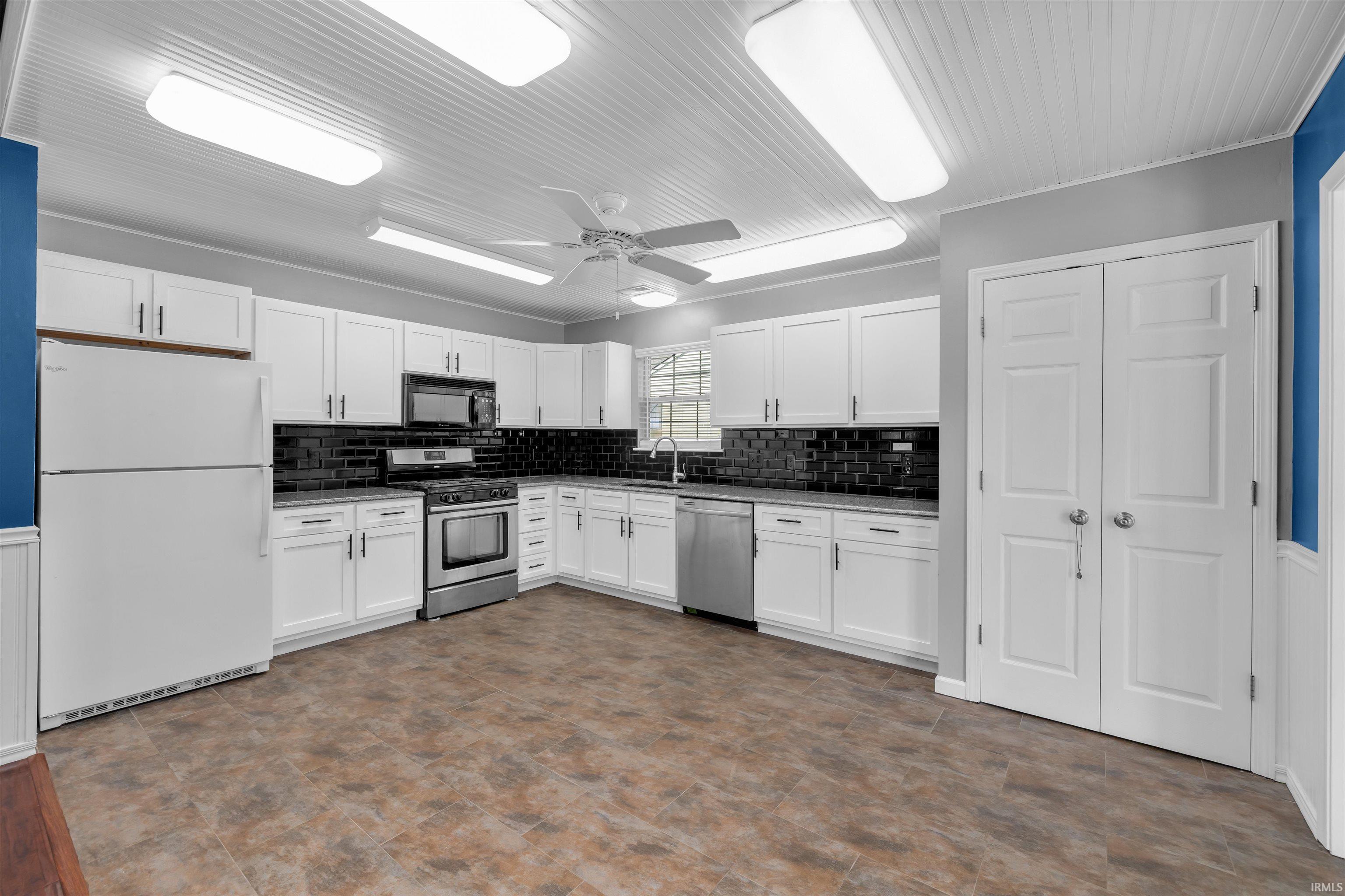 8730 Snowgoose Lane Fort Wayne, IN 46825 - Photo 11 of 29
