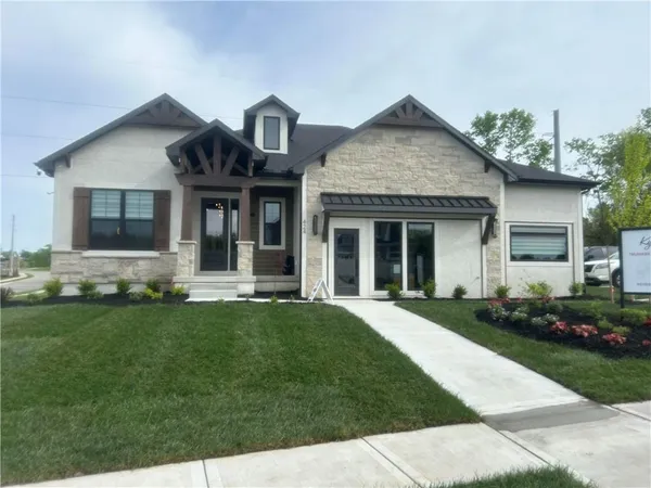 $795,000 | 424 Southeast Maxwell Drive, Blue Springs, MO 64014
