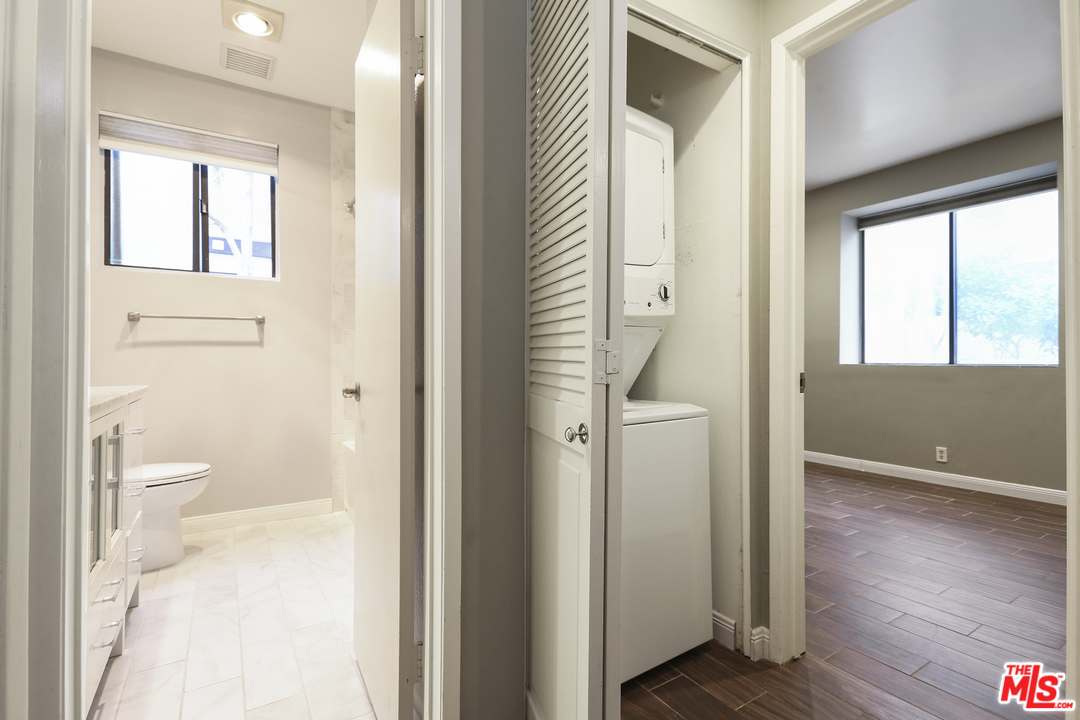 8110 Manitoba Street, Unit 105 Playa del Rey, CA 90293 - Photo 16 of 28 a bathroom with a shower