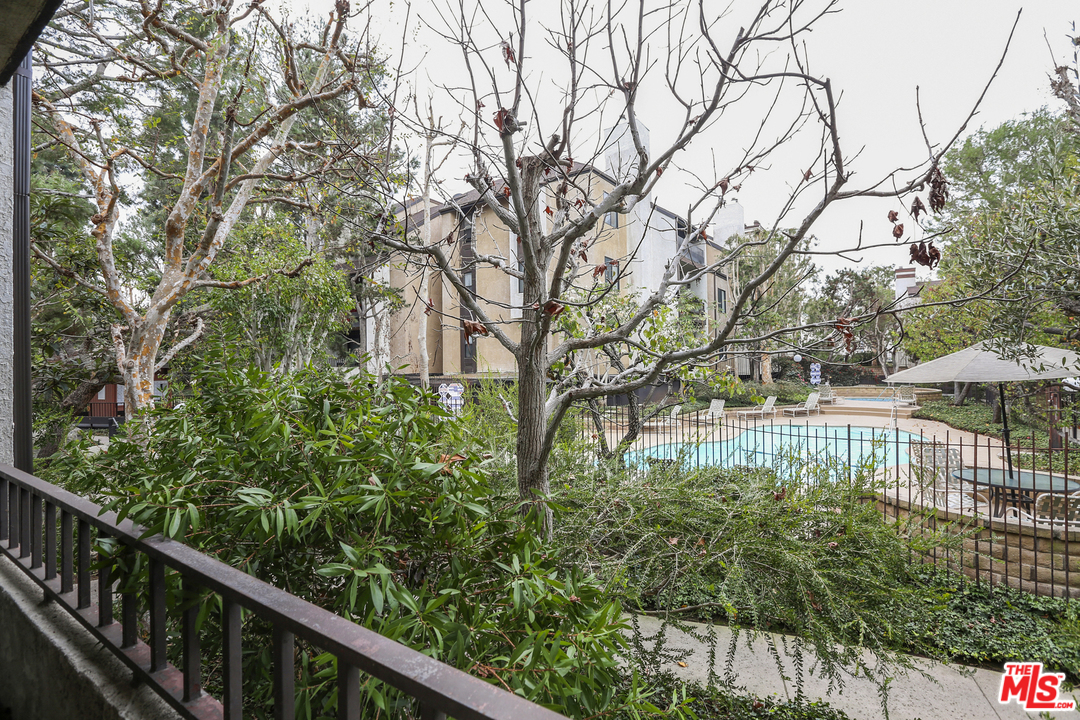 8110 Manitoba Street, Unit 105 Playa del Rey, CA 90293 - Photo 19 of 28 a view of a balcony