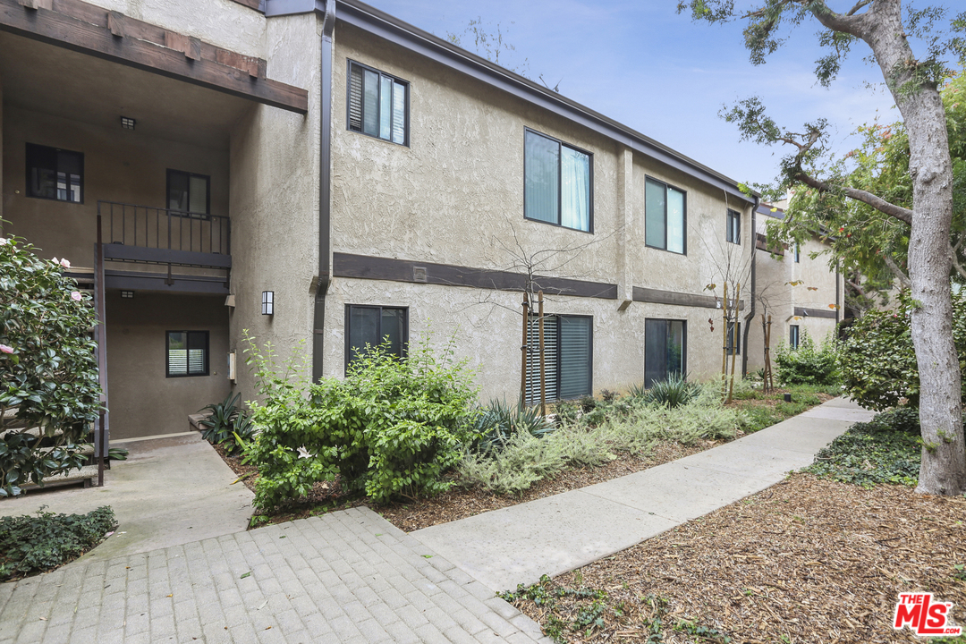 8110 Manitoba Street, Unit 105 Playa del Rey, CA 90293 - Photo 3 of 28 a front view of a house with garden