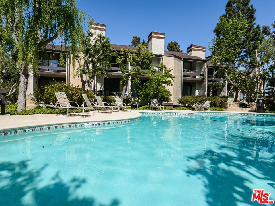 8110 Manitoba Street, Unit 105 Playa del Rey, CA 90293 - Photo 26 of 28 a view of a house with a yard