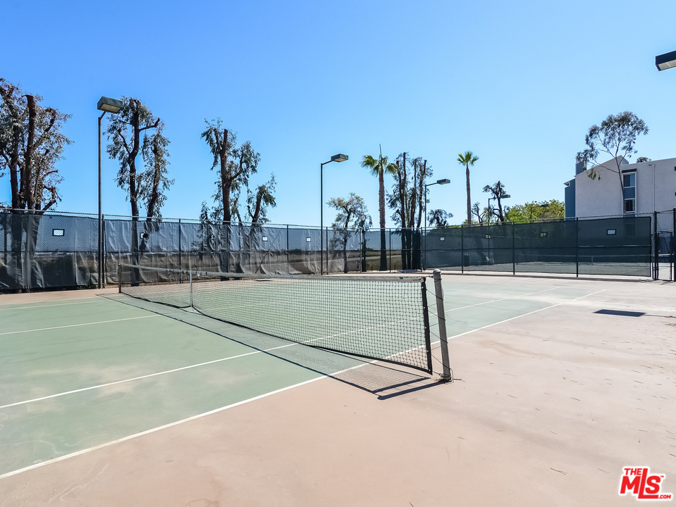 8110 Manitoba Street, Unit 105 Playa del Rey, CA 90293 - Photo 28 of 28 a view of a tennis court
