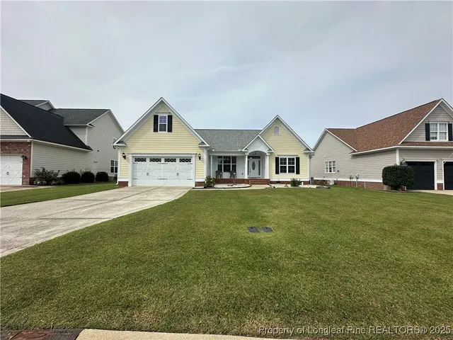 a view of house with garden