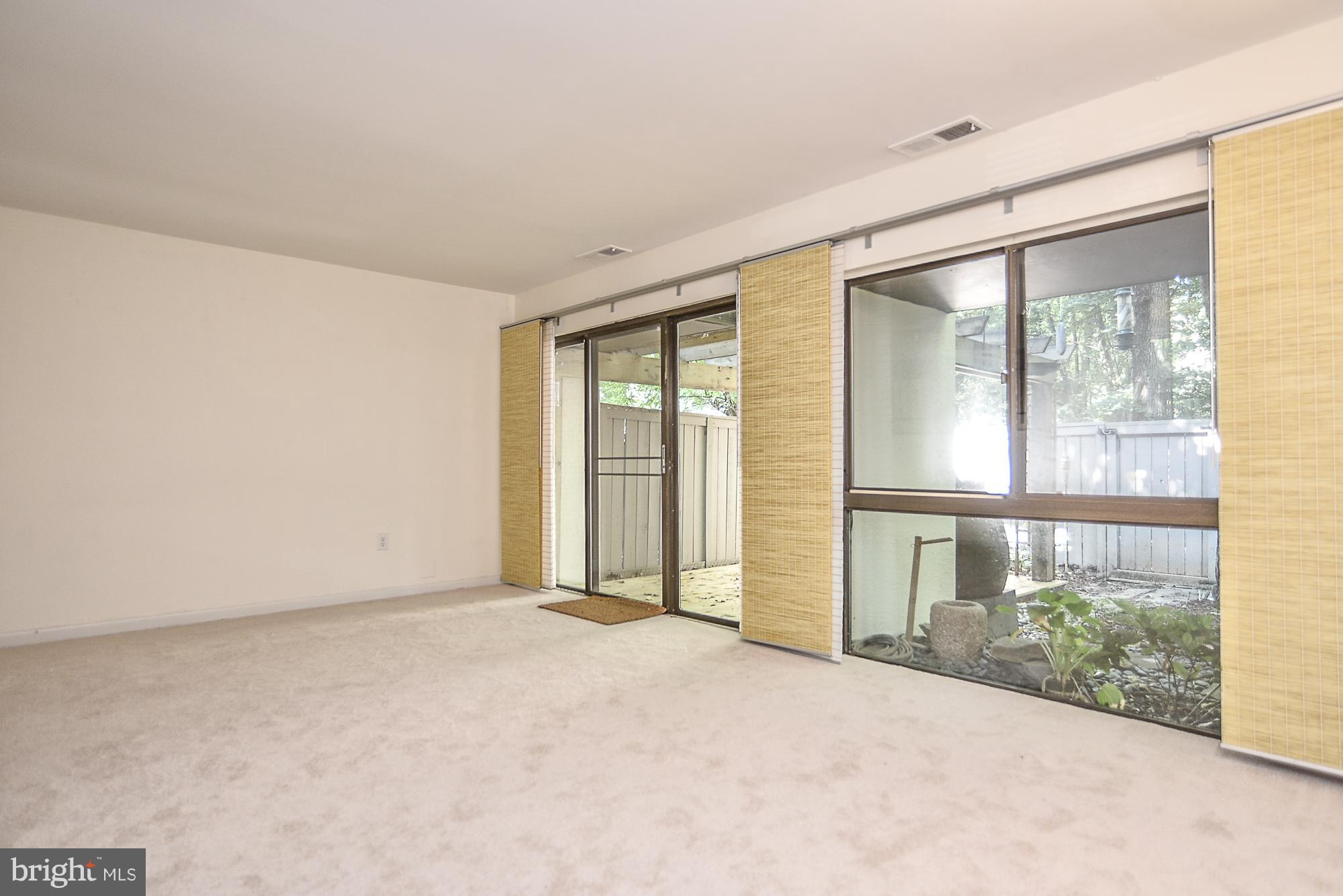 11634 Newbridge Court Reston, VA 20191 - Photo 10 of 25 Living Room