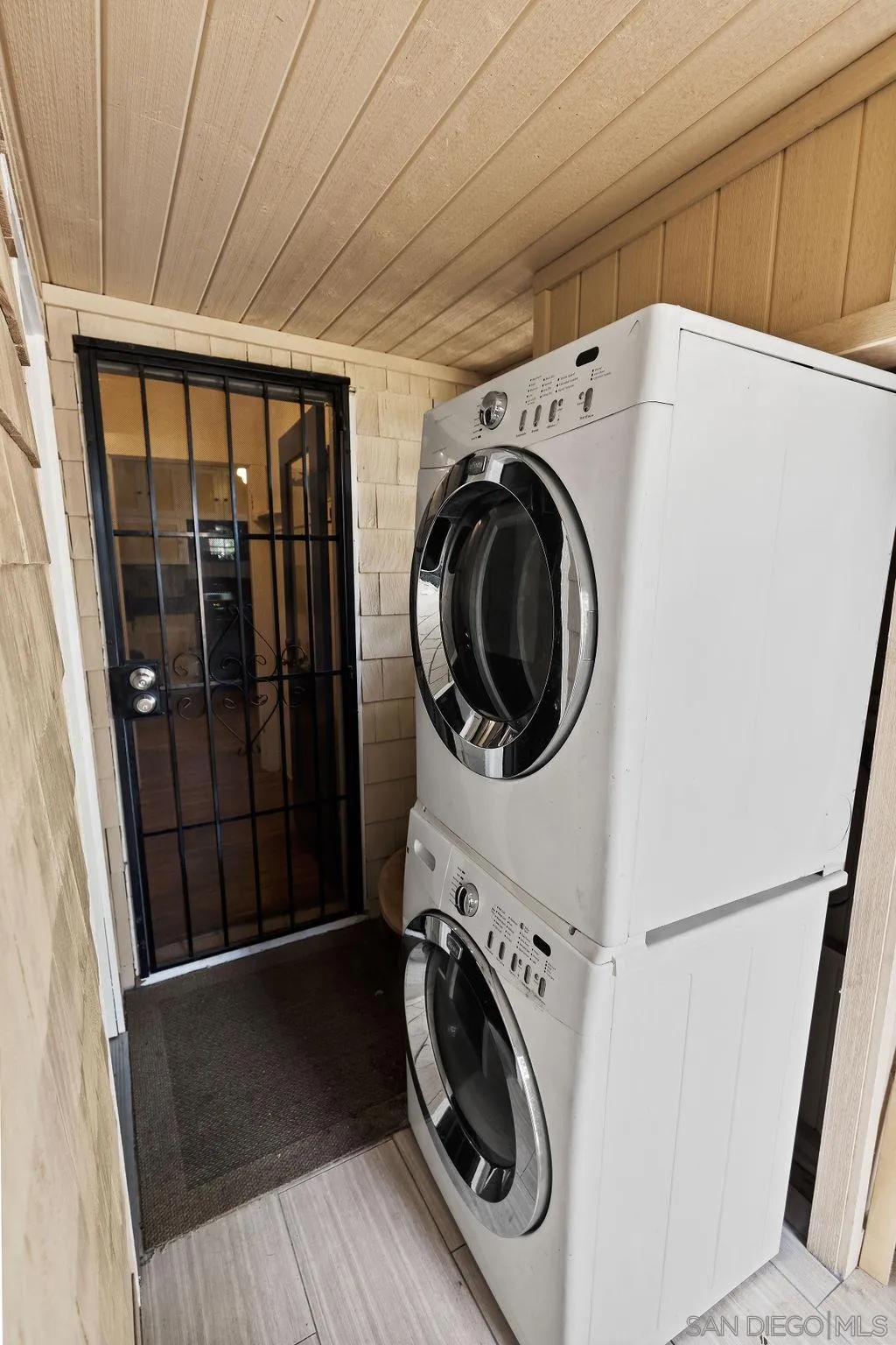 4531 Date Avenue La Mesa, CA 91941 - Photo 33 of 34 a utility room with dryer and washer