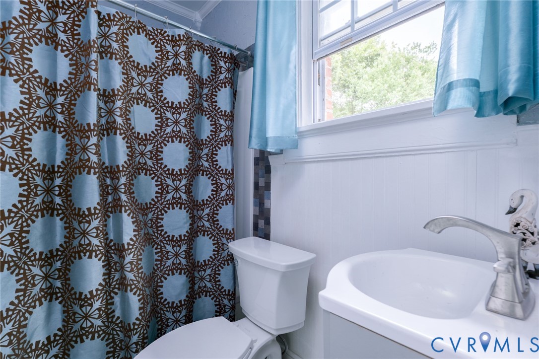 111 Whiteside Road Sandston, VA 23150 - Photo 34 of 45 2nd floor full bathroom - tub/shower