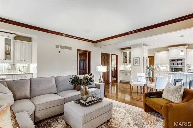 $499,000 | 15 Webster Oaks Drive, St. Louis, MO 63119