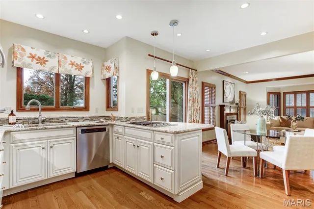 $499,000 | 15 Webster Oaks Drive, St. Louis, MO 63119
