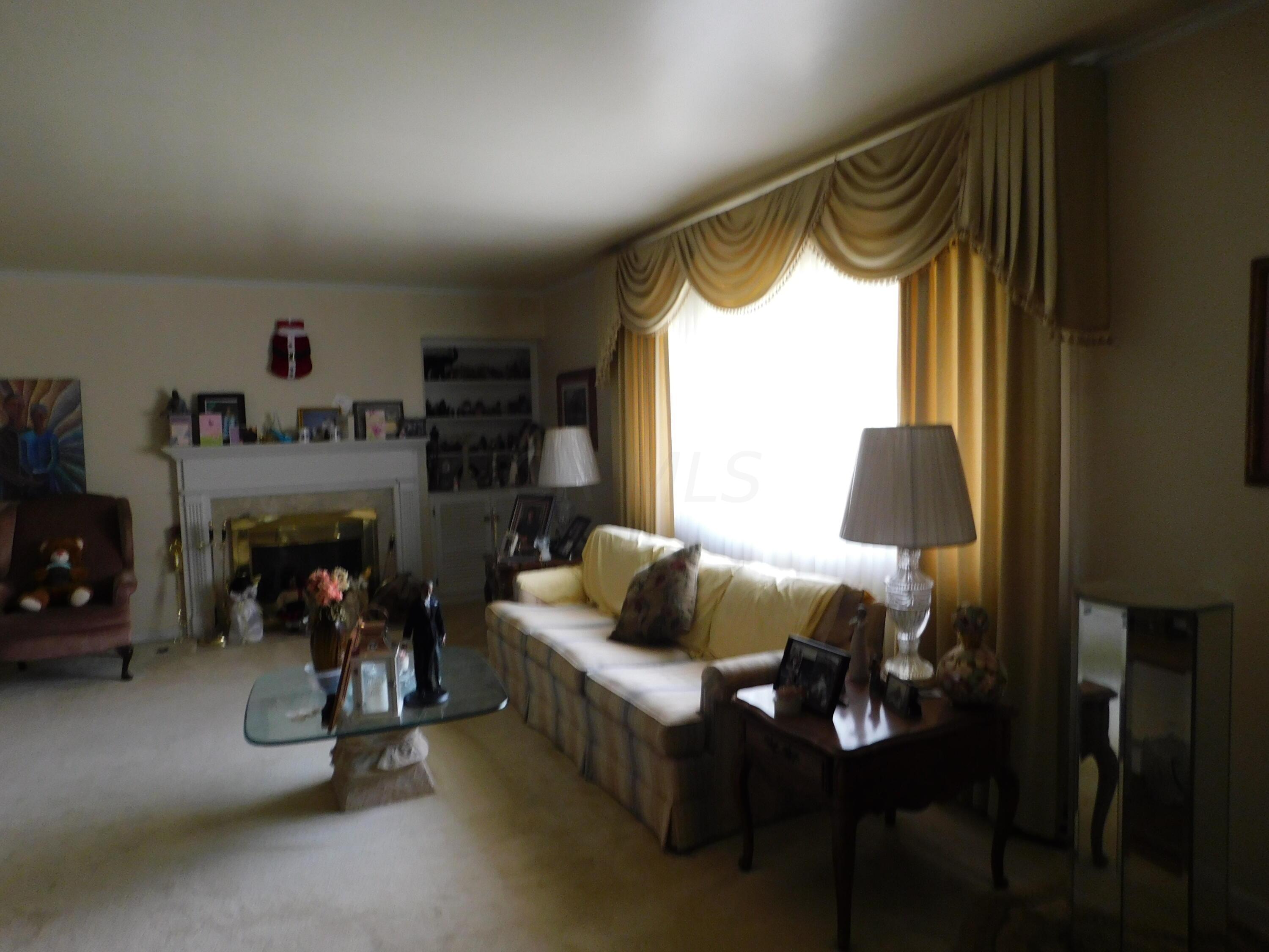1645 Kenwick Road Columbus, OH 43209 - Photo 4 of 17 Living Room 2