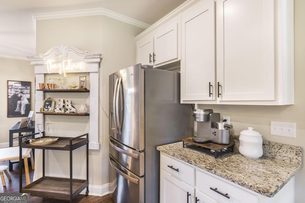 609 Live Oak Way Dublin, GA 31021 - Photo 16 of 37 a kitchen with stainless steel appliances granite countertop a refrigerator and a stove top oven