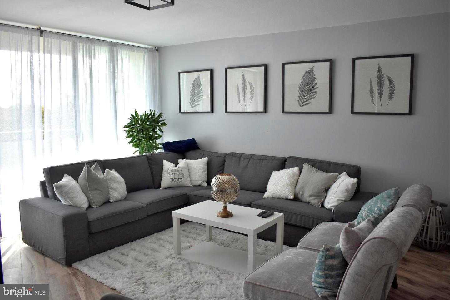 3900 West Ford Road, Unit 14K Philadelphia, PA 19131 - Photo 18 of 53 Living Room