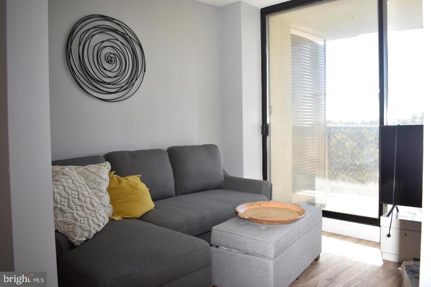 3900 West Ford Road, Unit 14K Philadelphia, PA 19131 - Photo 21 of 53 Modern living space with natural light.