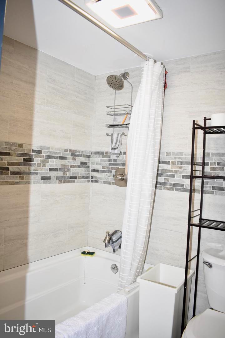 3900 West Ford Road, Unit 14K Philadelphia, PA 19131 - Photo 27 of 53 Modern bathroom with stylish tile accents.