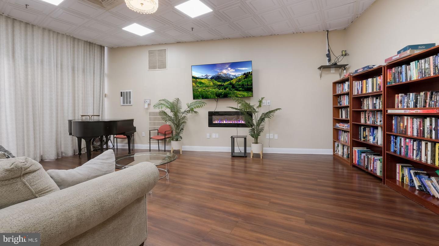 3900 West Ford Road, Unit 14K Philadelphia, PA 19131 - Photo 47 of 53 Inviting space with modern elegance.