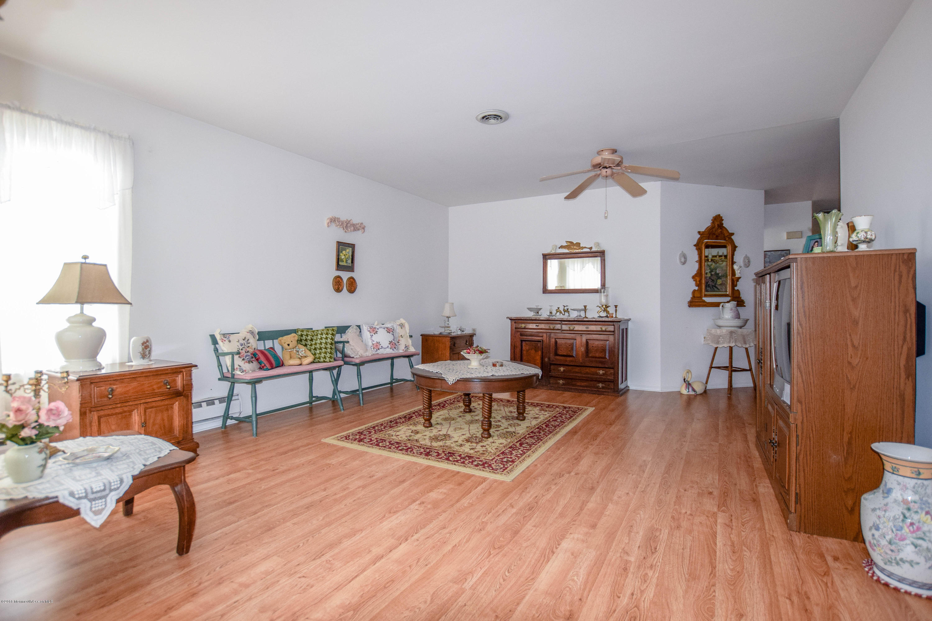 64 Sycamore Access Road Manahawkin, NJ 08050 - Photo 3 of 20 lroom08