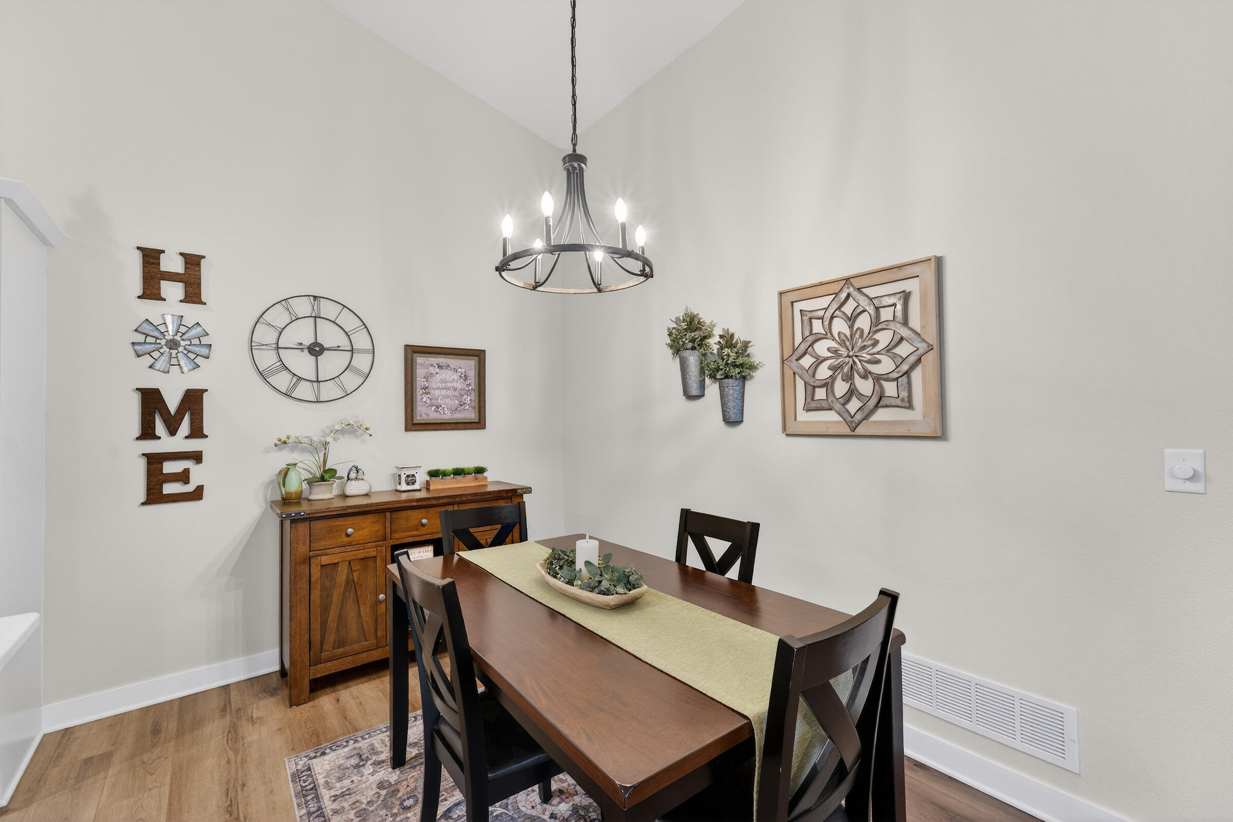 W206N16159 Stonebrook Drive Jackson, WI 53037 - Photo 11 of 23 Dinning area