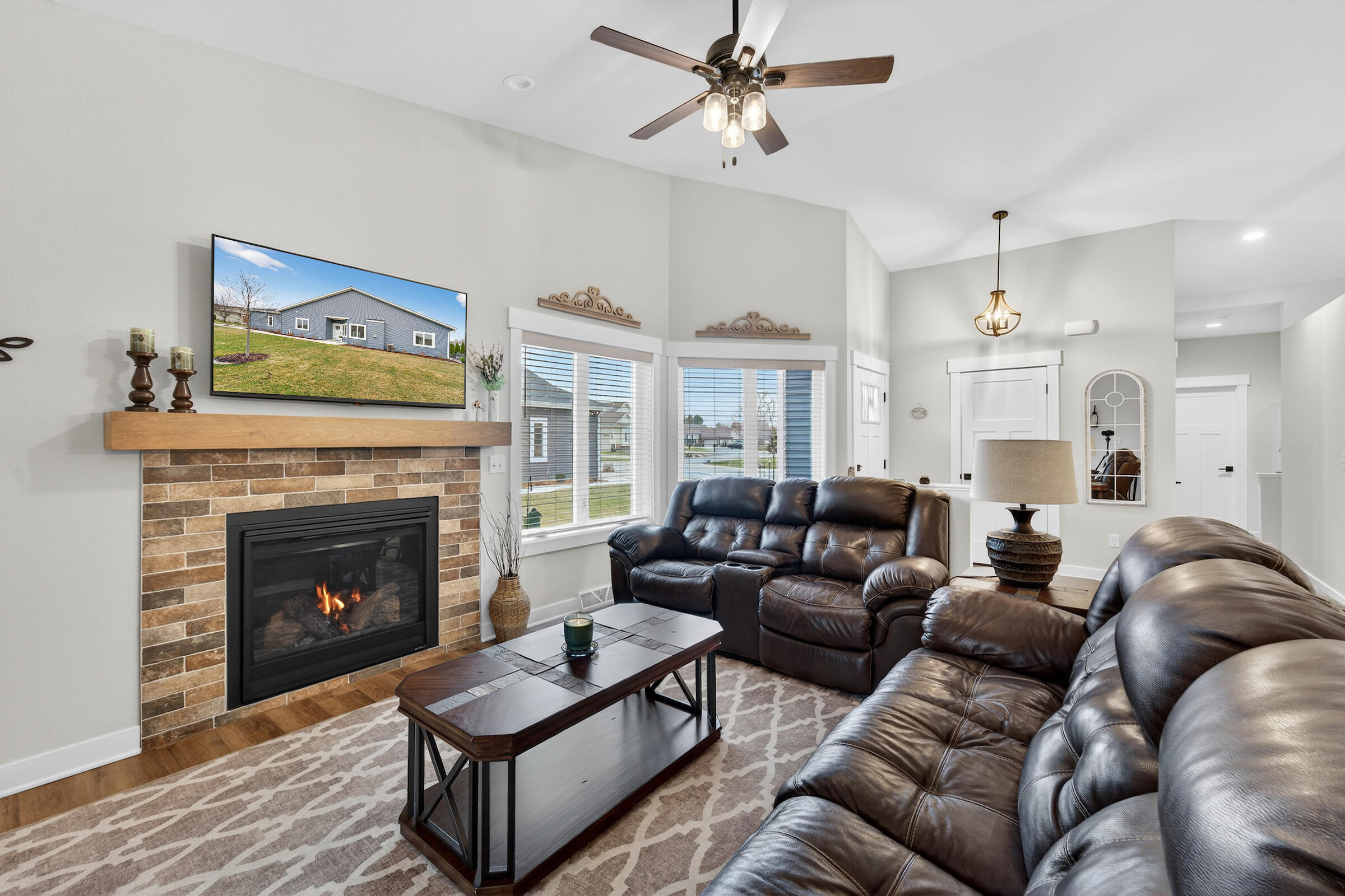 W206N16159 Stonebrook Drive Jackson, WI 53037 - Photo 2 of 23 Living room