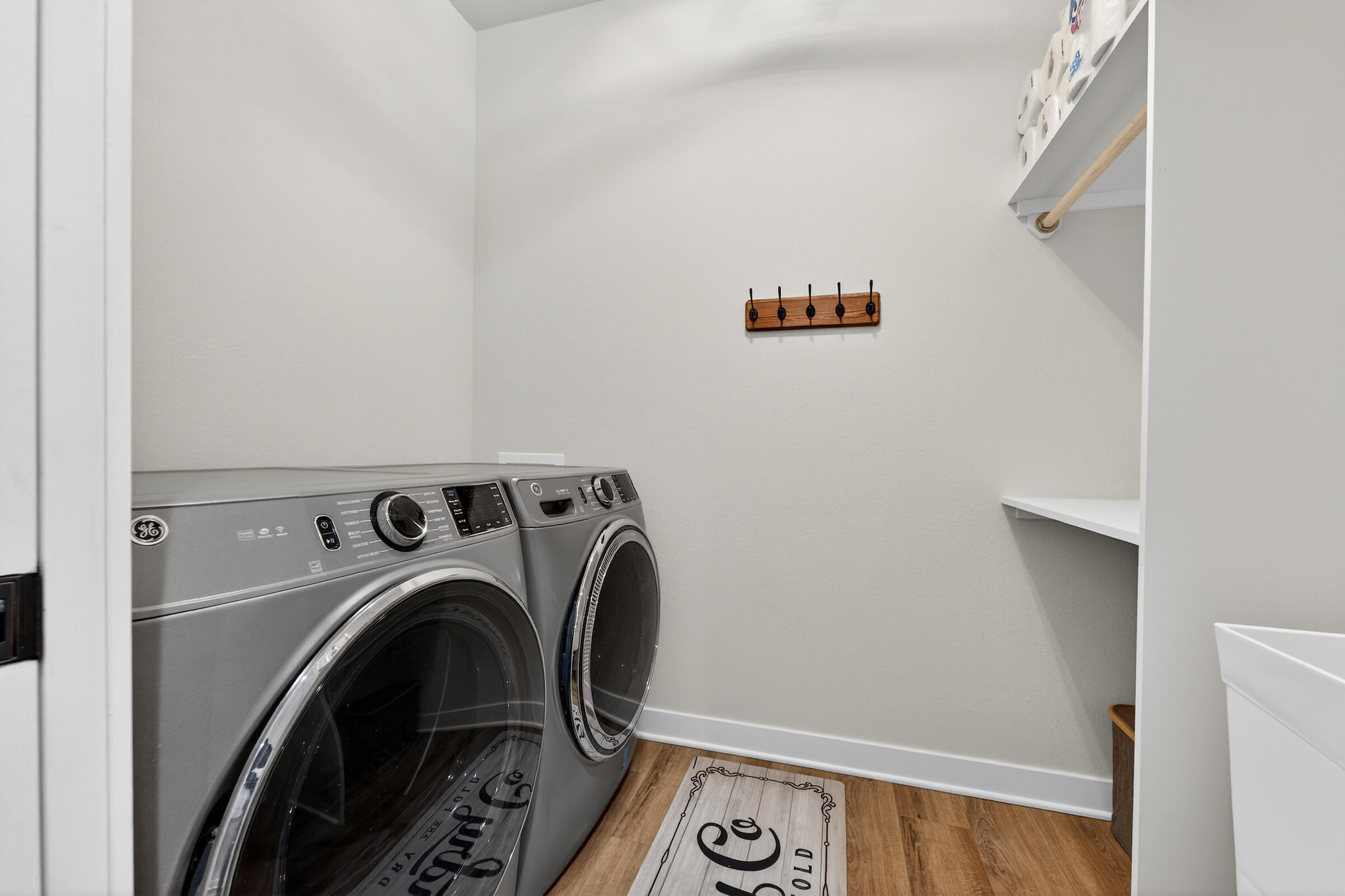 W206N16159 Stonebrook Drive Jackson, WI 53037 - Photo 21 of 23 Laundry room