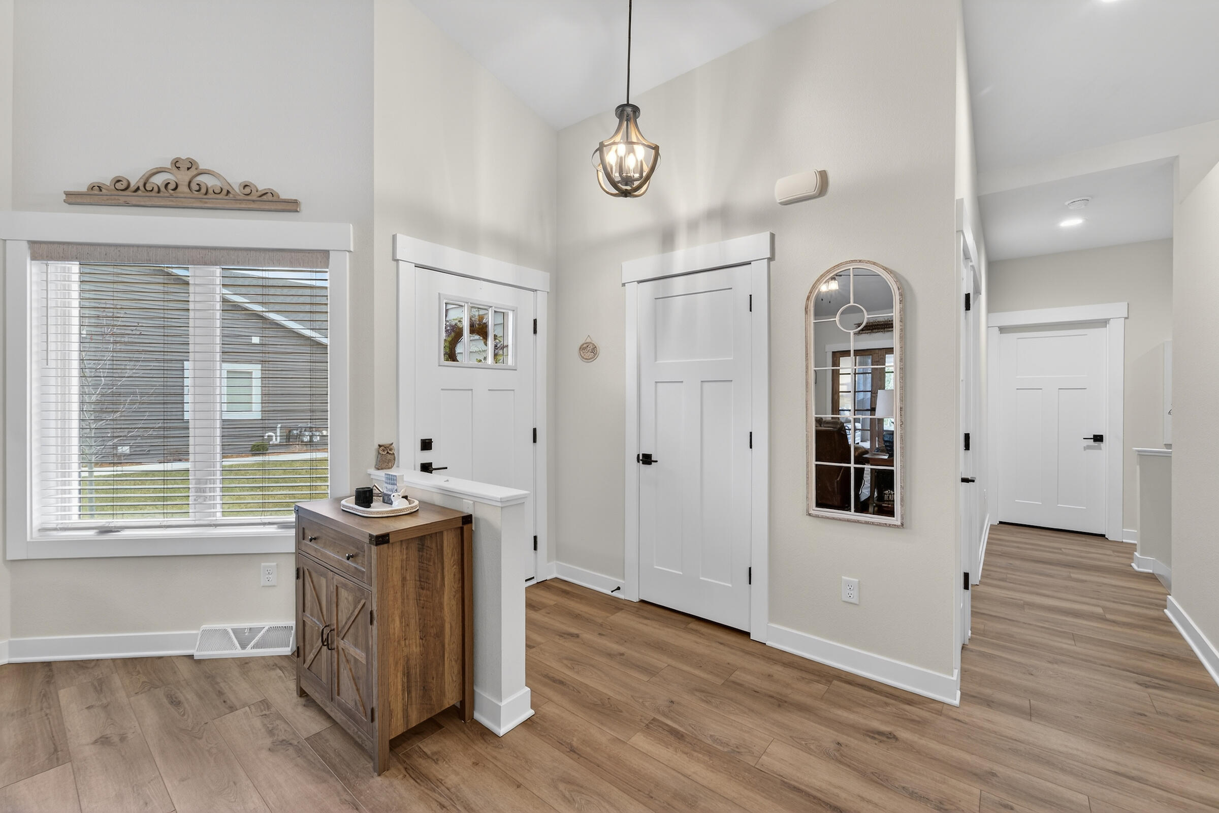 W206N16159 Stonebrook Drive Jackson, WI 53037 - Photo 6 of 23 Entry way