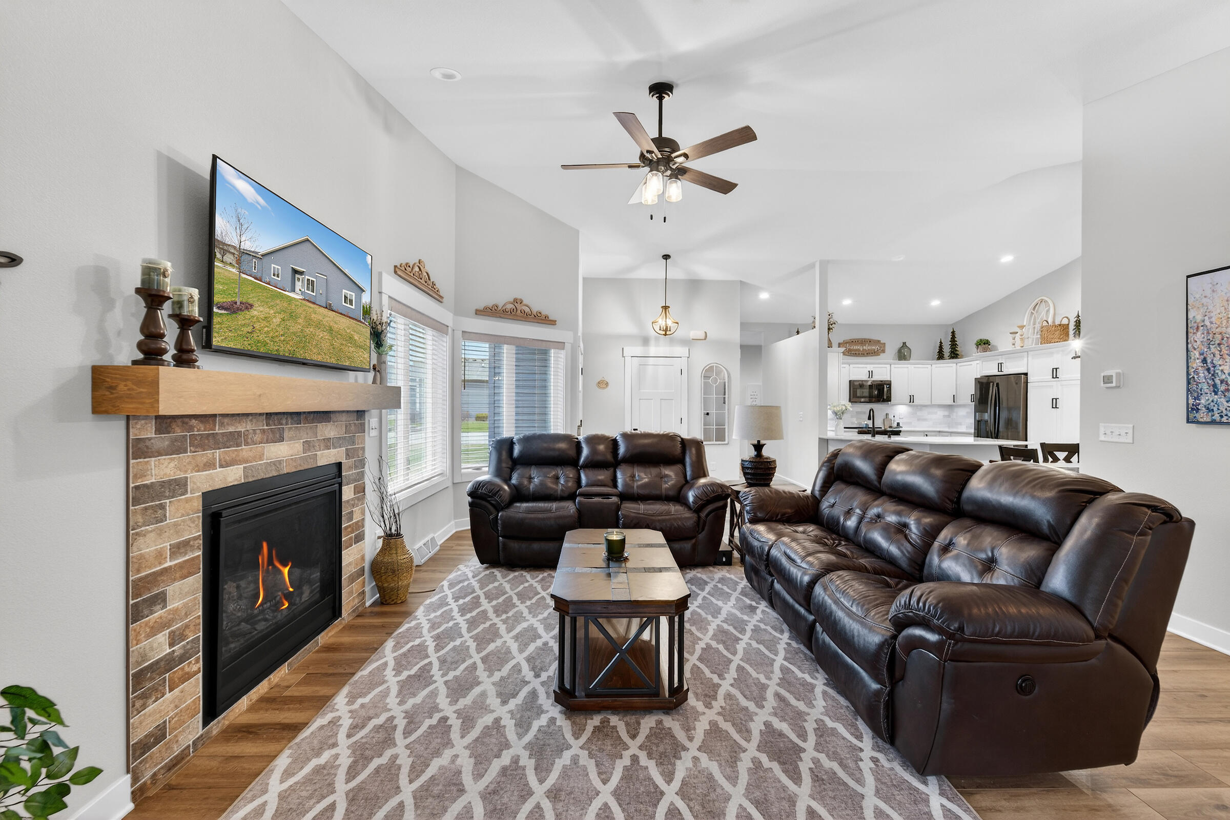 W206N16159 Stonebrook Drive Jackson, WI 53037 - Photo 8 of 23 Gas fireplace