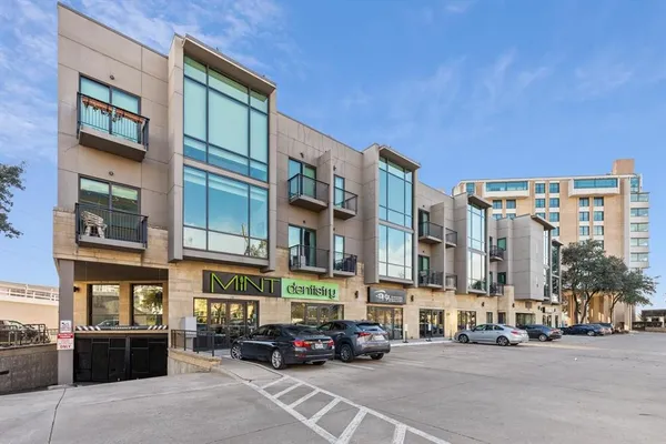 $2,650 | 5320 East Mockingbird Lane, Unit L302, Dallas, TX 75206