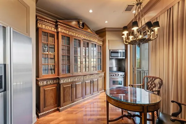 $2,650 | 5320 East Mockingbird Lane, Unit L302, Dallas, TX 75206