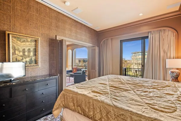 $2,650 | 5320 East Mockingbird Lane, Unit L302, Dallas, TX 75206