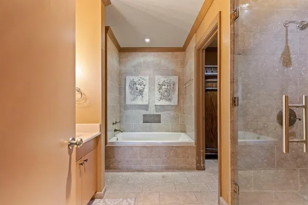 $2,650 | 5320 East Mockingbird Lane, Unit L302, Dallas, TX 75206