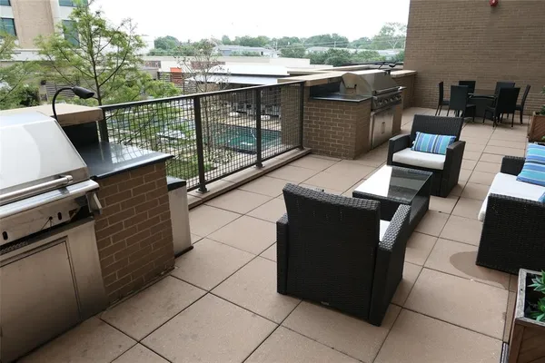 $2,650 | 5320 East Mockingbird Lane, Unit L302, Dallas, TX 75206