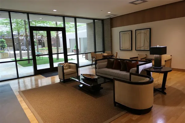 $2,650 | 5320 East Mockingbird Lane, Unit L302, Dallas, TX 75206