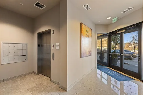 $2,650 | 5320 East Mockingbird Lane, Unit L302, Dallas, TX 75206